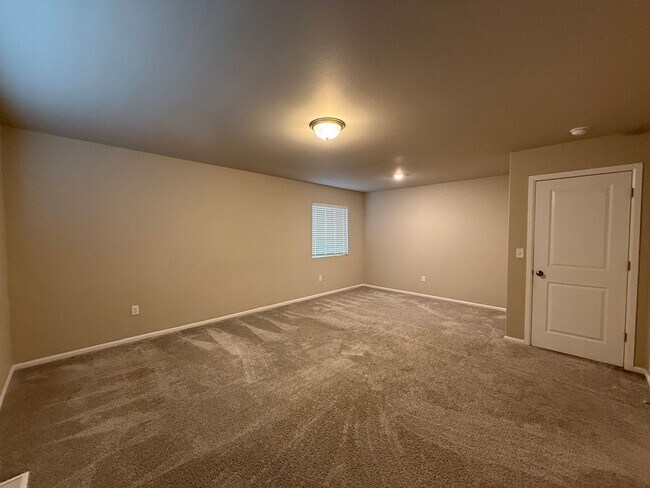 Building Photo - Spacious, modern 5-bed, 2.75-bath in sought-after Daisy Crossing Community in Sultan