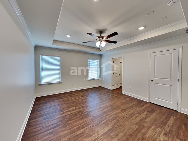 Building Photo - 528 Summit View Ct