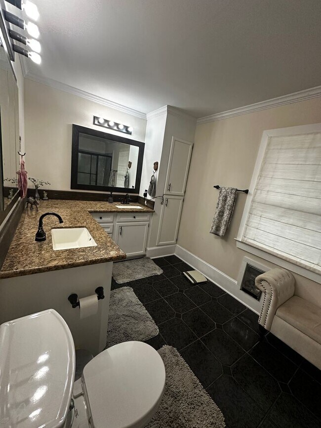 Building Photo - 105 Bear Creek Ct