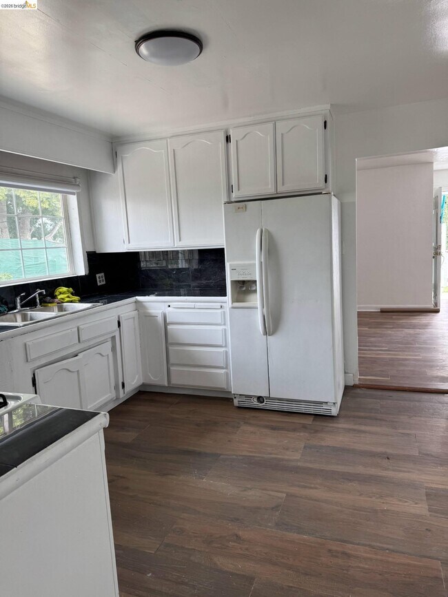 Building Photo - 40 Marin Ave