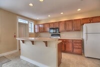 Building Photo - 353 W King St