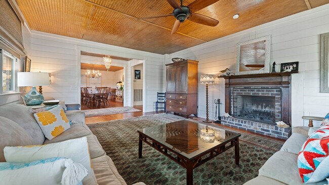 Building Photo - 858 Debordieu Blvd