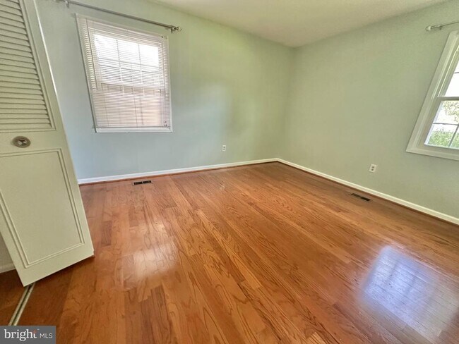 Building Photo - 4128 Point Hollow Ln