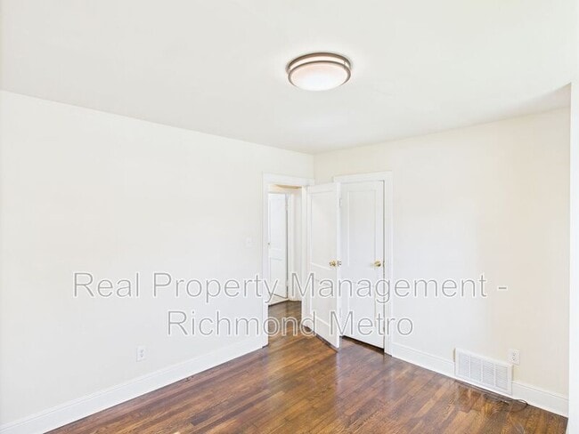 Building Photo - 3905 Larchmont Ln