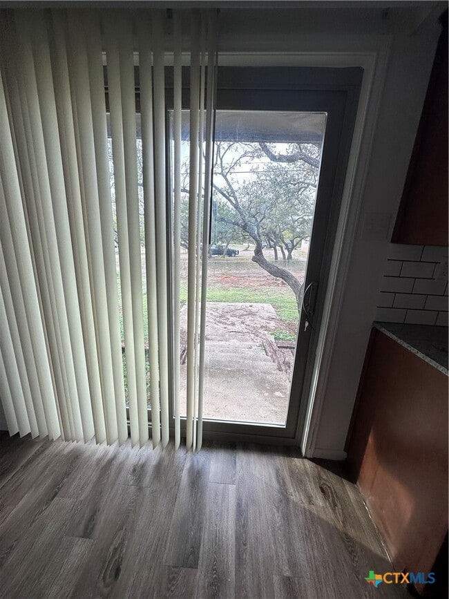 Building Photo - 1417 Janet Ln