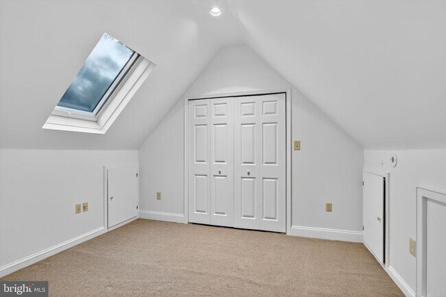 Building Photo - 829 Bryn Mawr Ave