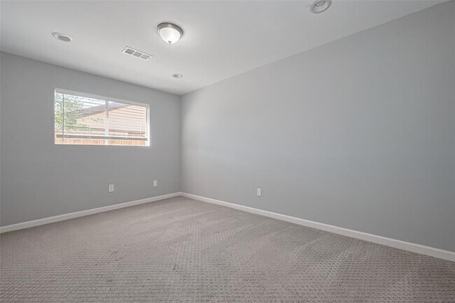 Building Photo - 319 Gentilly Dr