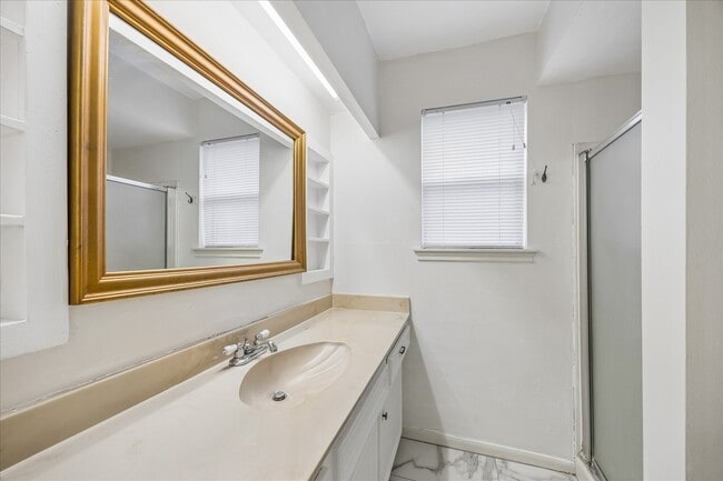 Building Photo - 11926 Waldemar Dr