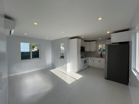 Building Photo - 2821 Knode St