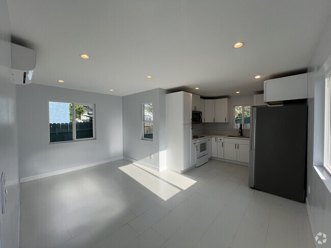 Building Photo - 2821 Knode St
