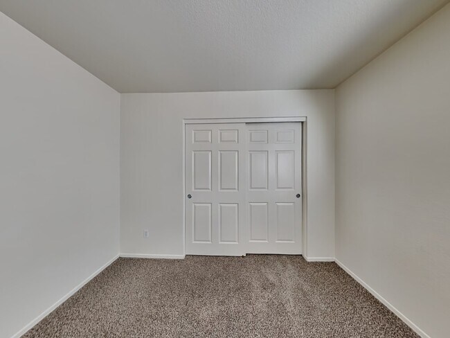 Building Photo - 2608 W Bloch Rd