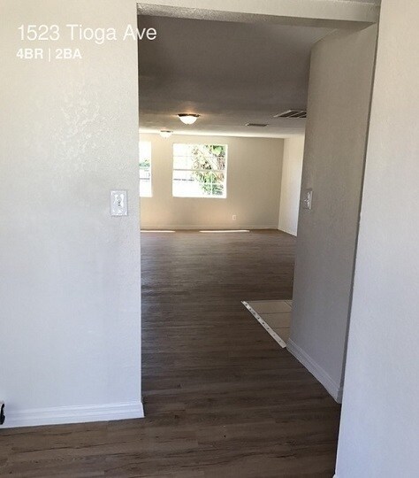 Building Photo - Spacious 4bdrm/2bath Home with 1 car garage ** Section 8 OK ** March 15