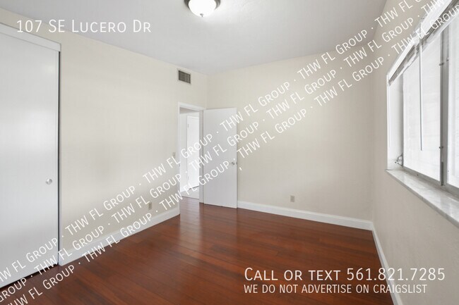 Building Photo - 107 SE Lucero Dr