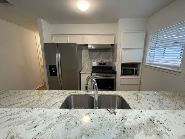 Building Photo - 7219 Tanager St