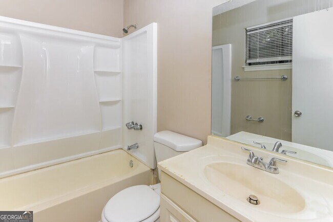 Building Photo - 8912 Saddlewood Dr