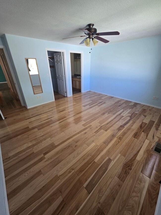 Building Photo - Cozy home Madras Oregon