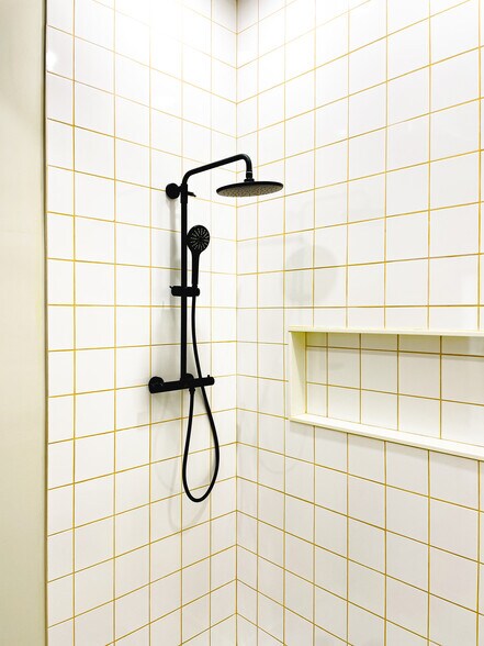 Building Photo - 736 Park Ave NW