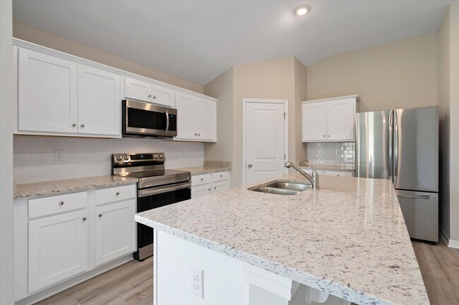Building Photo - 4 Bedroom Beauty in Foley