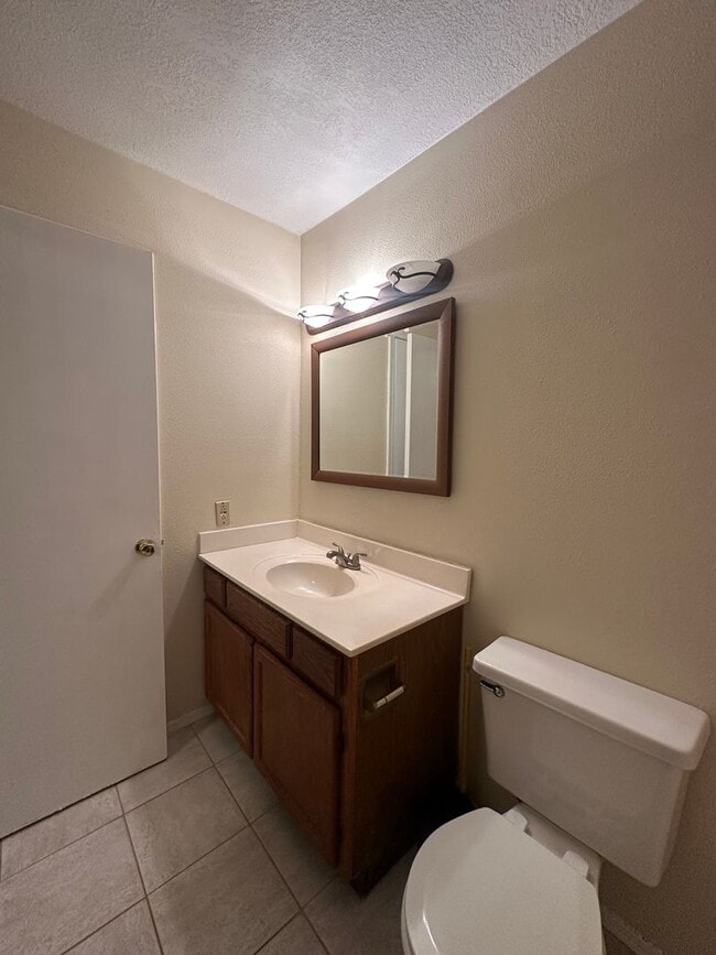 Building Photo - **Move In Special-50% Off First Months Rent**