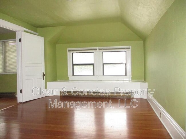 Building Photo - 1392 Willamette St