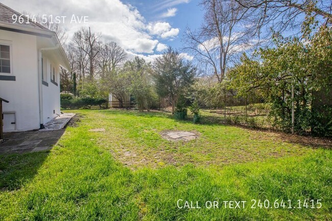 Building Photo - 9614 51st Ave