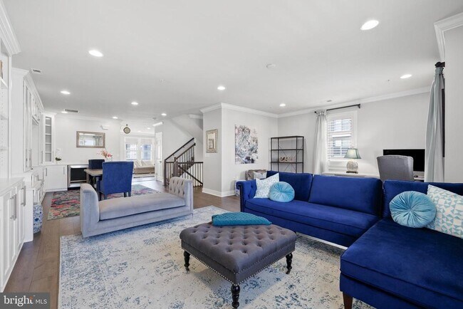 Building Photo - 621 Bluemont Ave