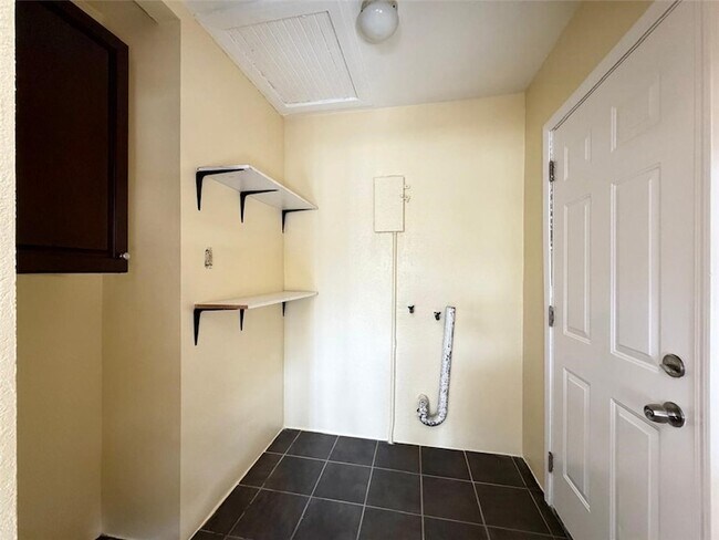 Building Photo - 607 W 101st St