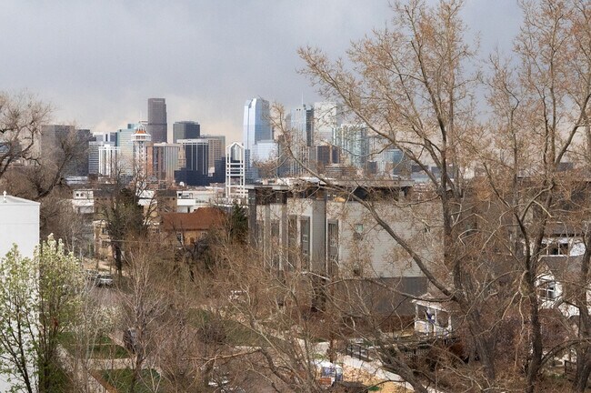 Building Photo - 2901 W 24th Ave