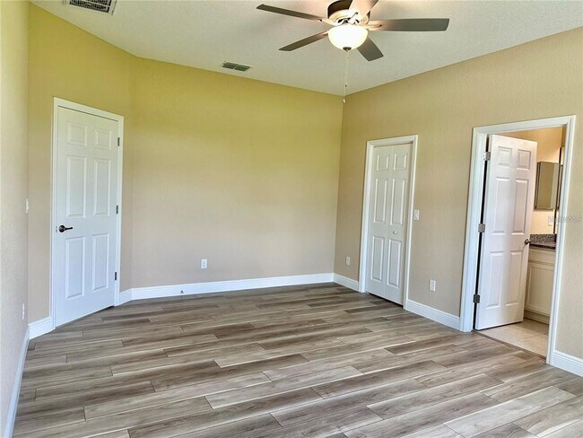 Building Photo - 13075 House Finch Rd