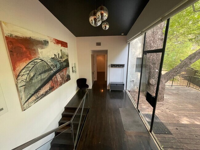 Building Photo - 2105 Riverview St