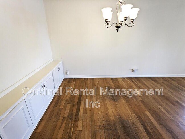 Building Photo - 960 San Pasqual St