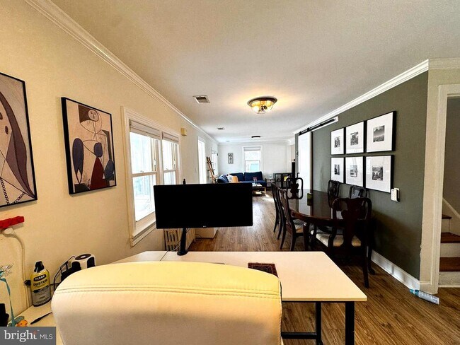 Building Photo - 10712 Warwick Ave