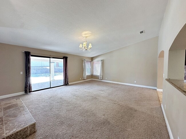 Building Photo - Green Valley Luxury Single Story: Pool, Putting Green, 4 Bedrooms, SOLAR!