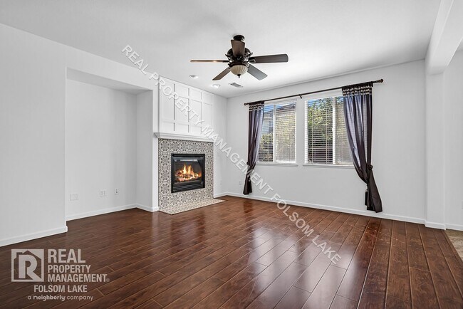 Building Photo - Spacious 4 bedroom 3 bath home in Anatolia