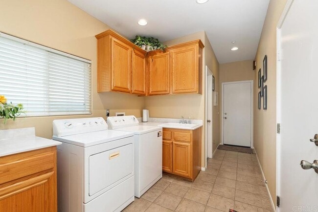Building Photo - BEAUTIFUL 4BR/3BA home in SINGING HILLS VI...