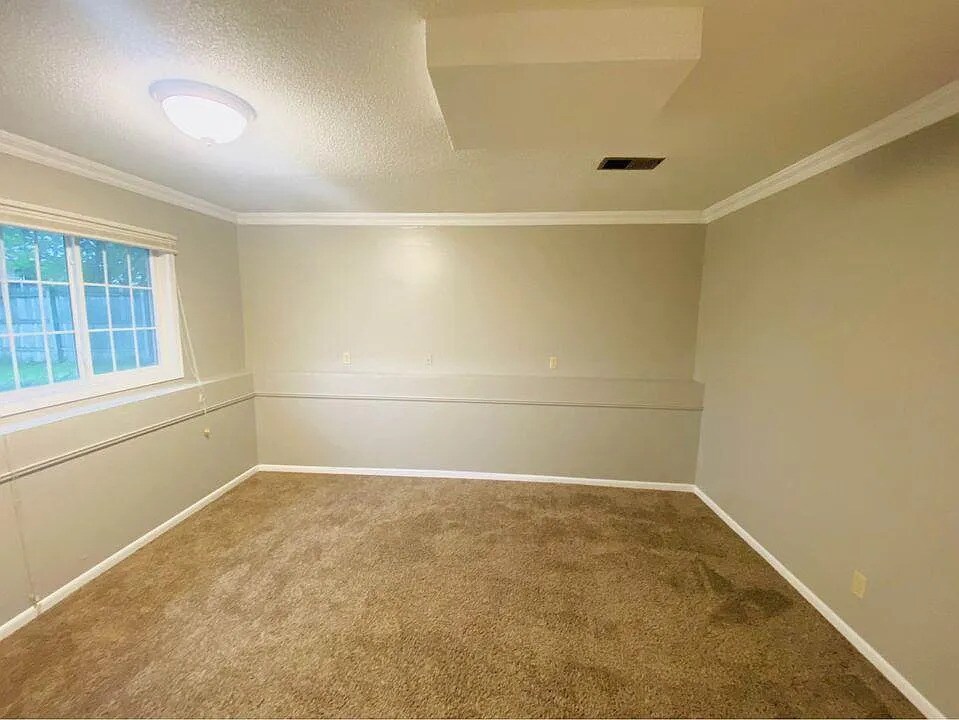 Building Photo - 7936 Lee Ave N