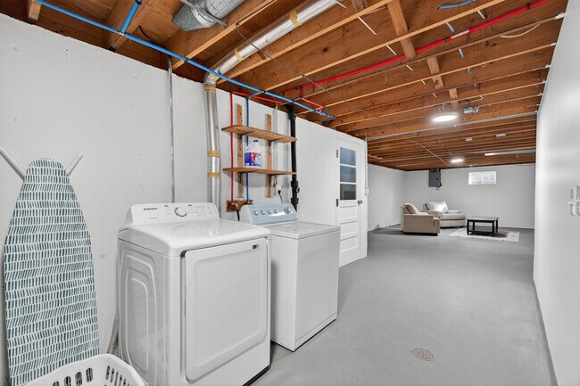 Building Photo - 1415 Lindsay Ln