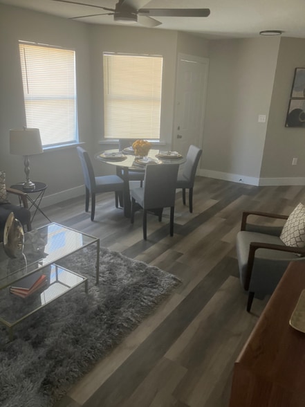 Building Photo - 3208 Sabal Palms Ct