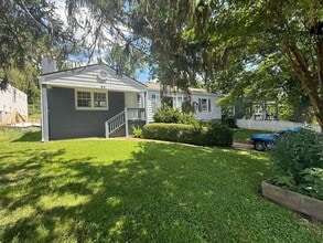 Building Photo - Walking distance to Merrimon Ave and the B...