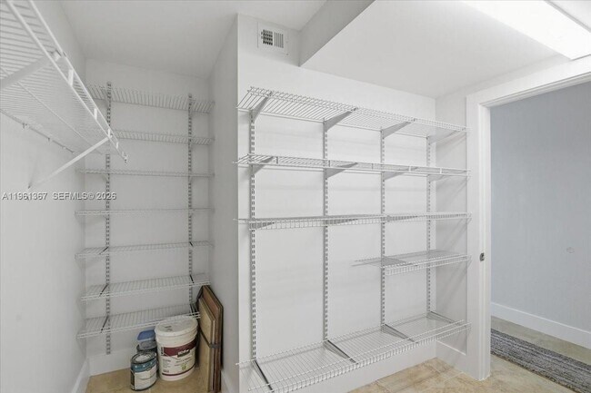 Building Photo - 1400 SW 124th Terrace