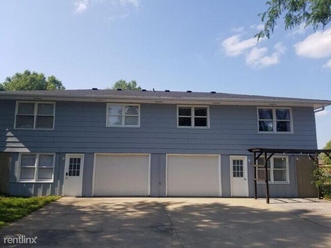 Building Photo - 2 br, 1 bath Townhome - 13 1/2 Morningside Dr