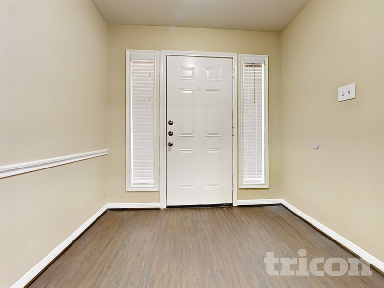 Building Photo - 16311 Green Shade Dr