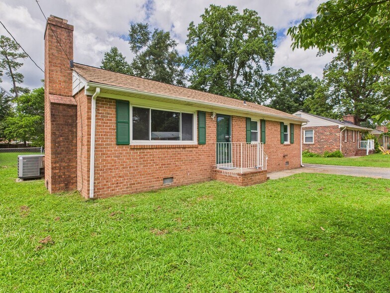 Building Photo - 2318 Aspen Ave