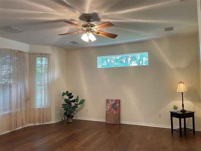 Building Photo - 120 Brazos Dr