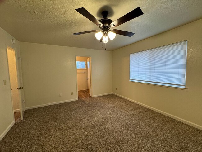 Building Photo - Large Three Bed, Two Bath Home in Stonewood Estates