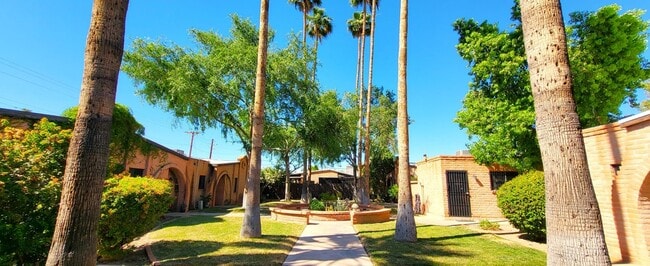 Building Photo - LOVELY CENTRAL PHOENIX TOWNHOME READY TO RENT!!!