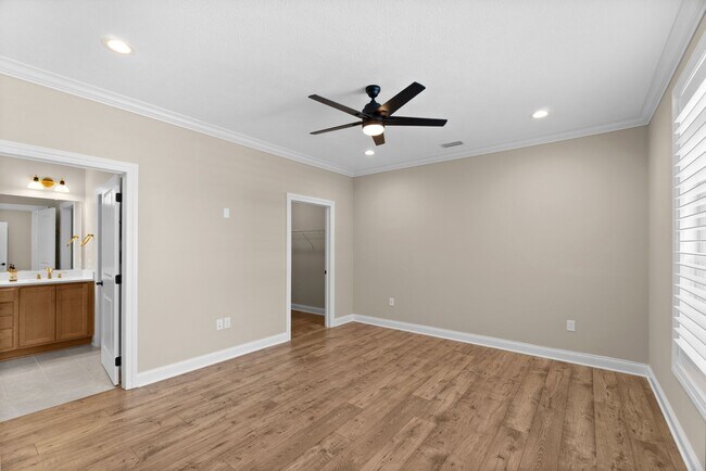 Building Photo - Luxury Maintenance-Free Former Model Home in Grove City – 2 Bed, 2 Bath Ranch