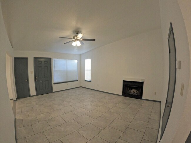 Building Photo - 2717 Fairway Dr