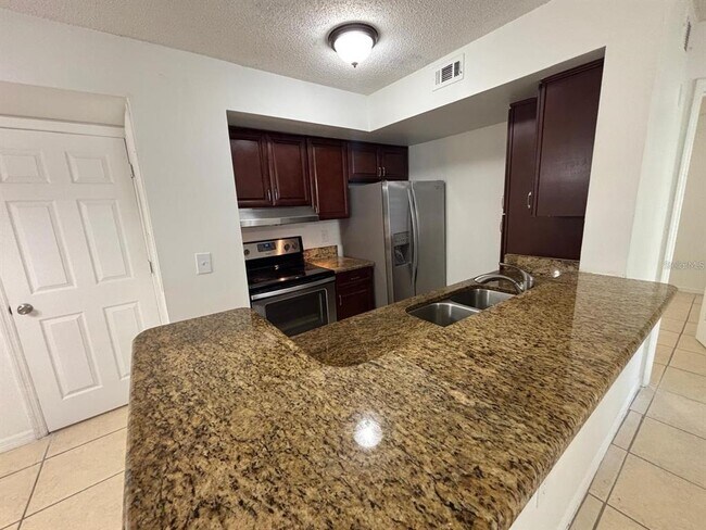 Building Photo - 433 Fountainhead Cir