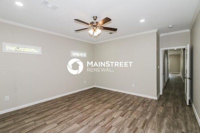 Building Photo - 4 Bedroom Pet-Friendly Home in Houston, TX with Main Street Renewal